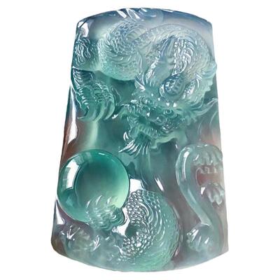 缅甸翡翠冰种龙牌吊坠