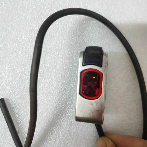 溢价-基恩士传感器LR-ZB250AN成色还可以。