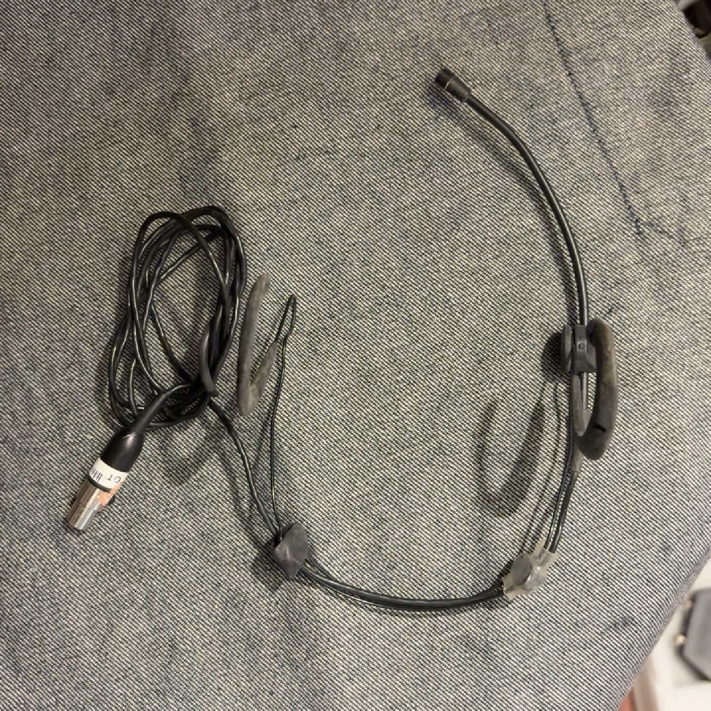 shure beta53 黑色头戴耳麦话筒，声音偏轻有杂音，