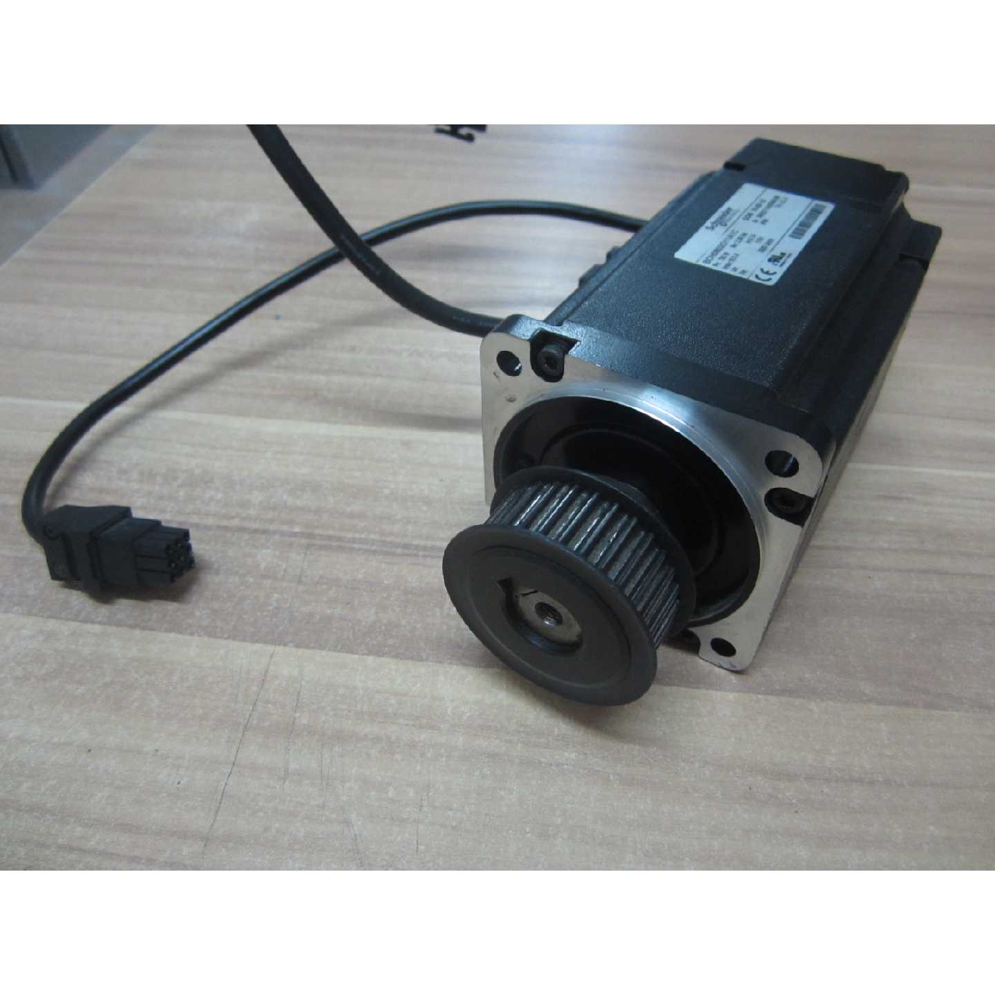 议价施耐德伺服电机 马达 BCH0802O11A1C 成色九成 750W 0.75KW