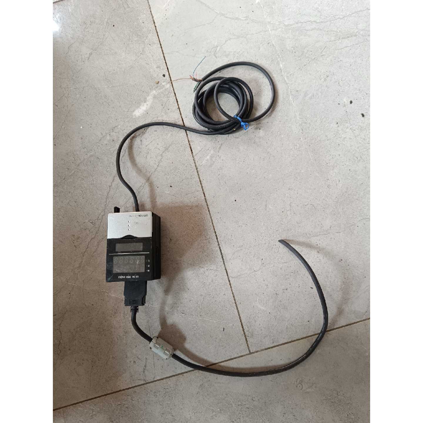 议价欧姆龙ZS-LDC11高精度位移传感器