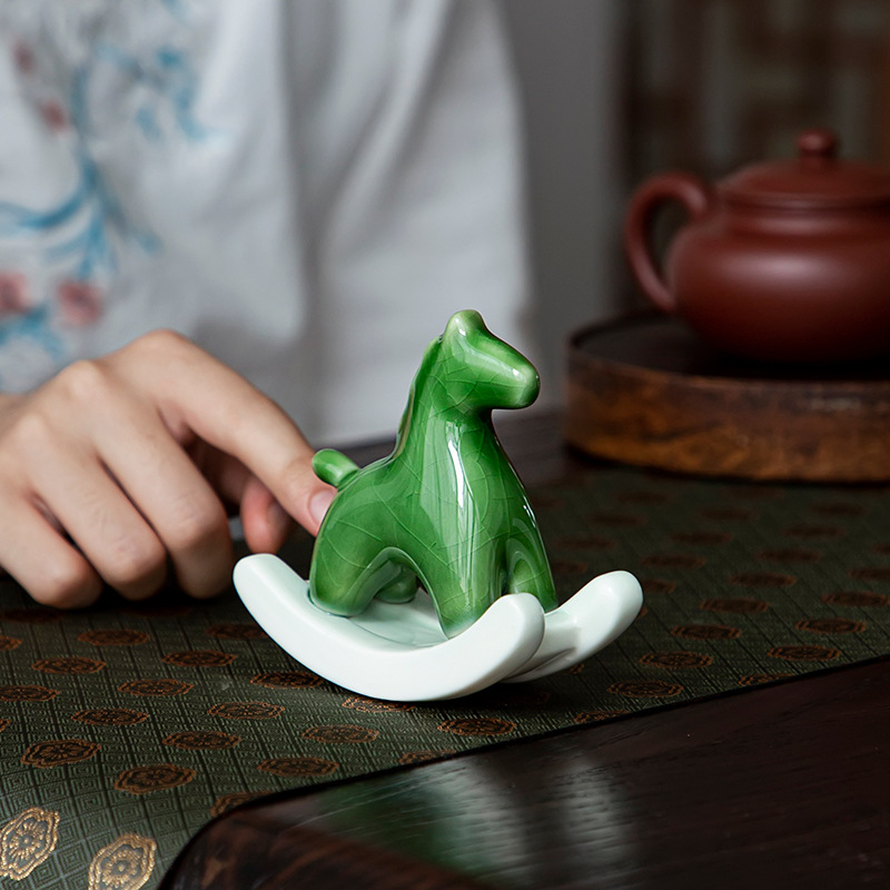 摇摇马焦绿创意陶瓷马上有绿马家用桌面玄关装饰品工艺摆件送礼