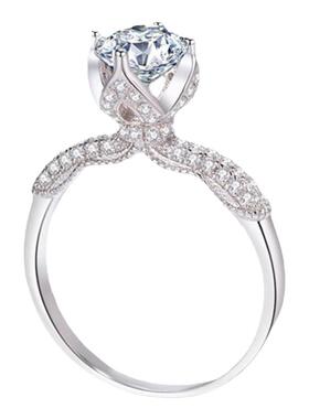 D色莫桑石四爪半壁江山戒指