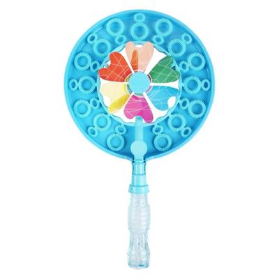手持风车泡泡机送小孩的童年礼物