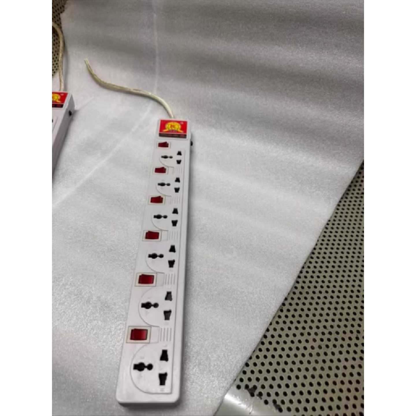 询价下单科业插排,6位插孔,独立开关,250V 10A,带保险丝。工