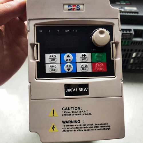 溢价-德佛斯FS3000A-1R5G/2R2P变频器，380V