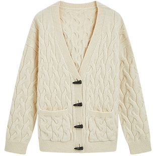 KBNE米色绞花V领羊剪绒毛衣开衫女2025冬新款长袖牛角扣针织上衣