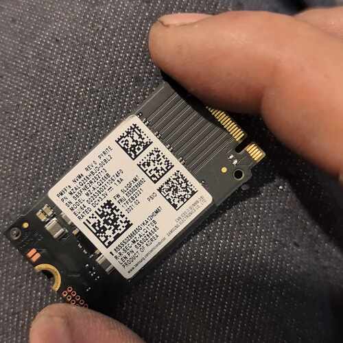 PM991a 256G M.2 NVMe固态硬盘，型号M