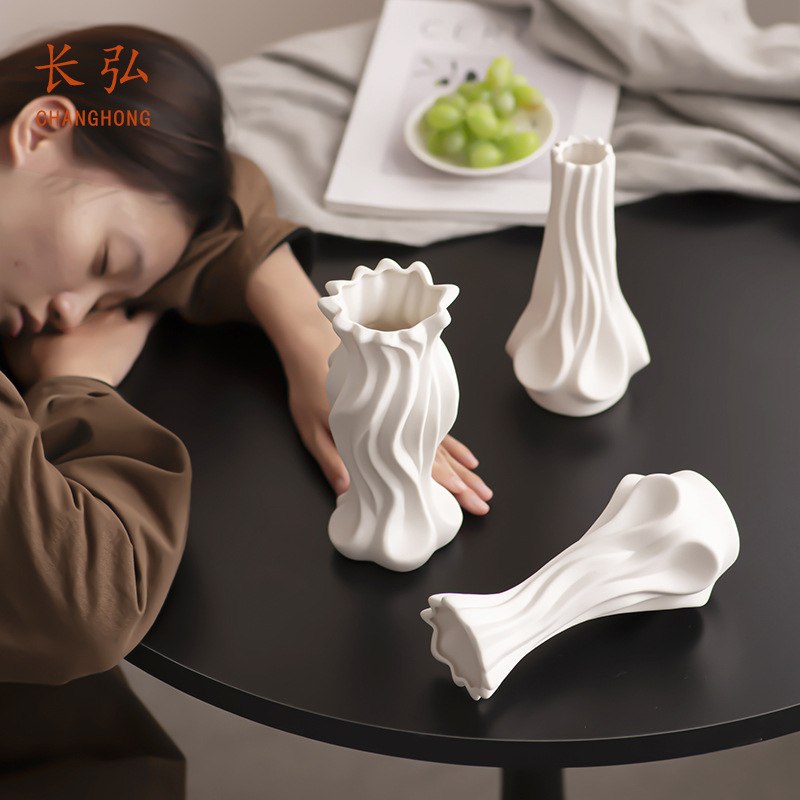 长弘 北欧ins风陶瓷花瓶摆件客厅插鲜花高级感不规则小众陶瓷花瓶