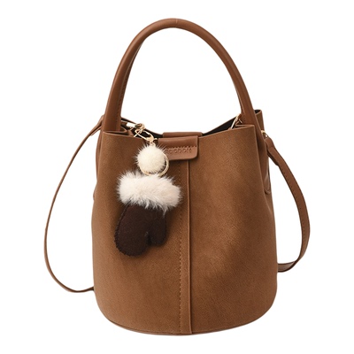 2025新款时尚小众百搭水桶包