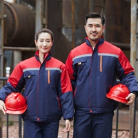 Короткая модель темно-синего и красного цветов.