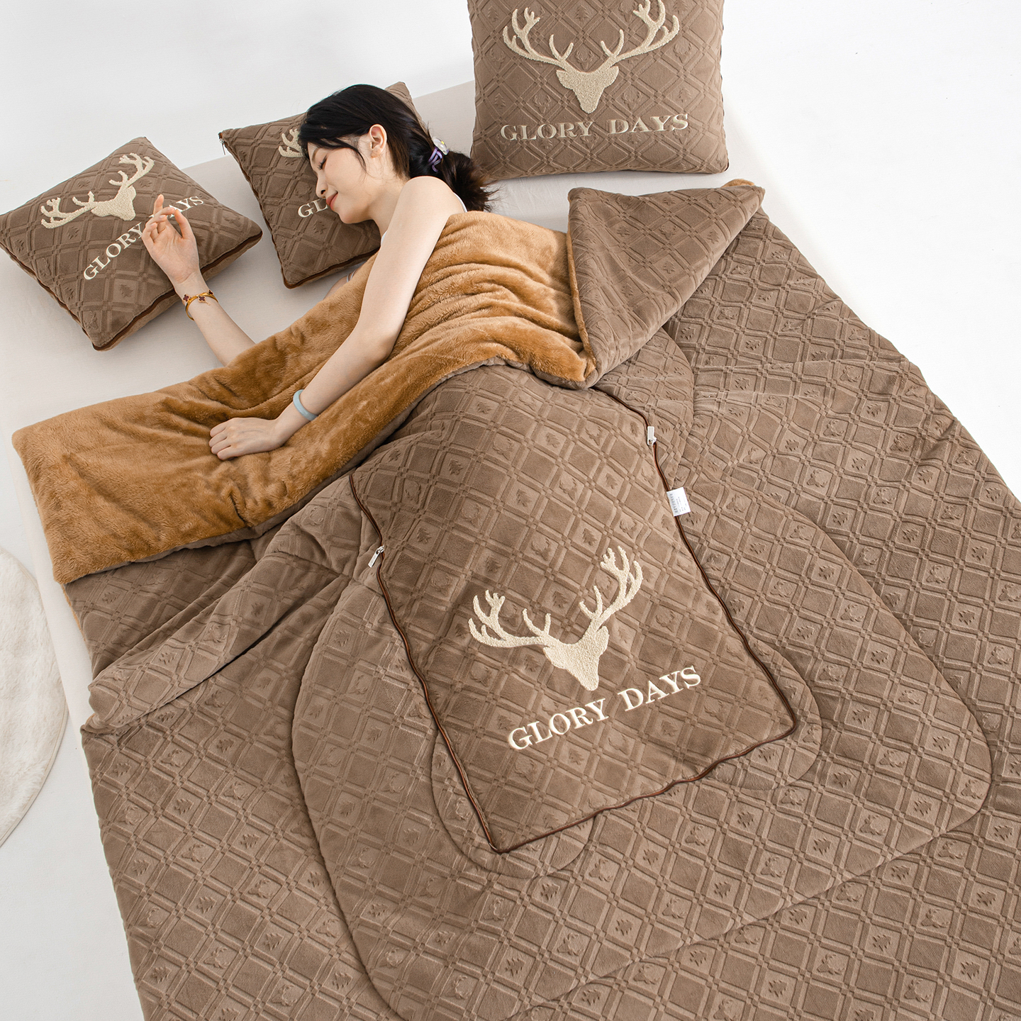 a类母婴级 牛奶绒 加厚沙发抱枕被子两用二合一车用午睡靠枕毯子