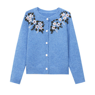 早春新款刺绣钩花圆领针织开衫女高级感韩系通勤流行温柔软糯毛衣