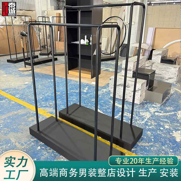 哈萨卡斯坦服装店展示架中纤板制纯黑不锈钢挂衣杆单杆衣服陈列架