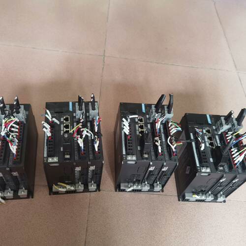 询价汇川控制器SV820N2S2C2DC，九成新，，