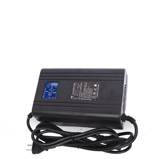 电动车石墨烯铅酸三元铁锂钛酸锂48V60V72V10A数显快充器智能断电