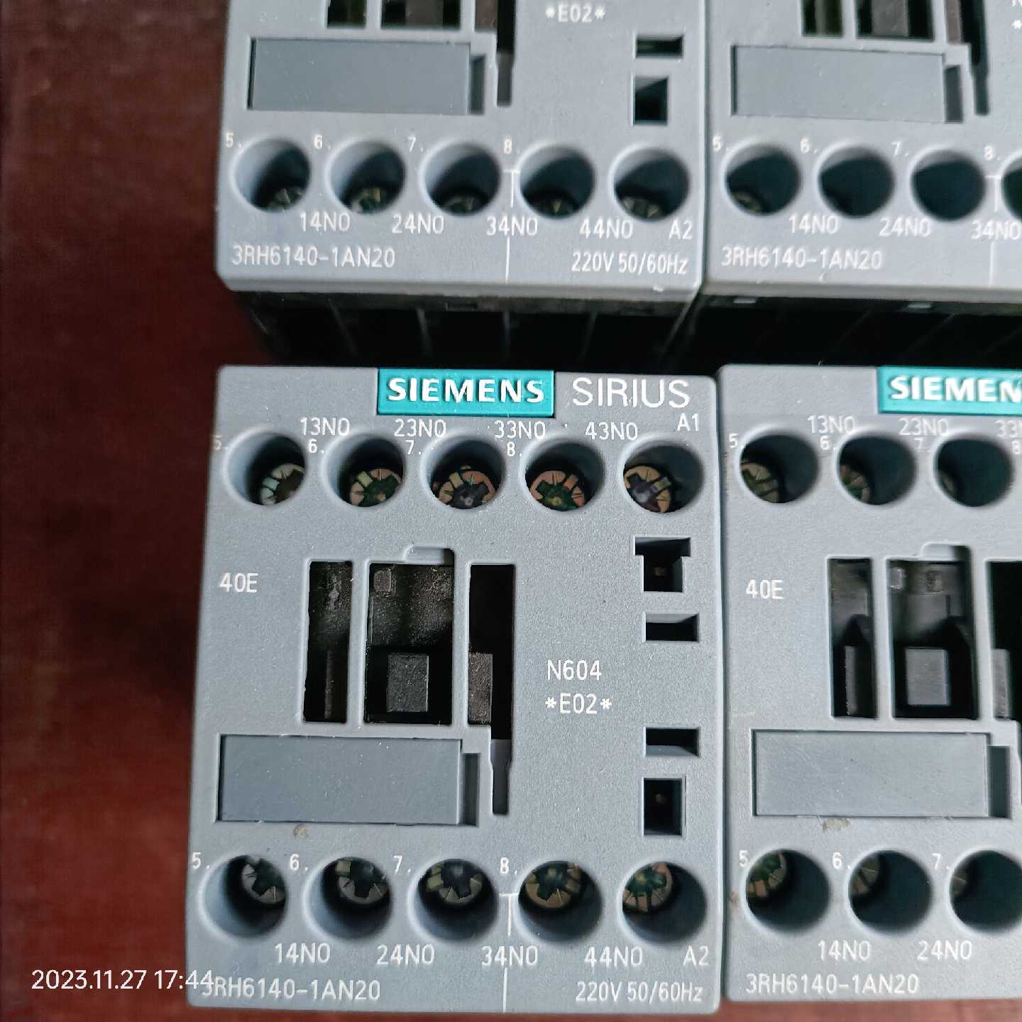 议价西门子接触器3RH6140-1AN20库存货8个未使用无包装