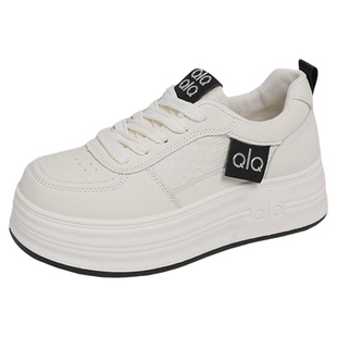 踩屎感厚底增高小白鞋女款春季皮面防水百搭面包板鞋不累脚休闲鞋