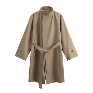 COLN在穿宽松立领系带风衣时 风度温度兼顾不浪费每1个春暖花开