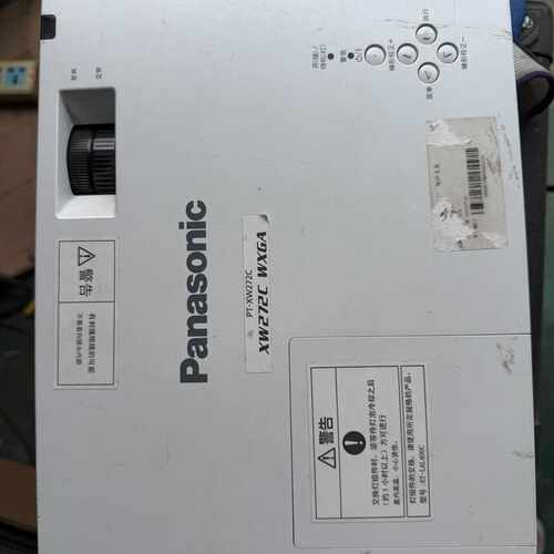 议价投影仪 PT-XW272C 功能正常、就便宜处理，不维修