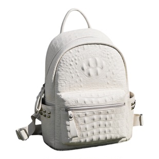 星期六双肩包女新款旅游轻便高级感小众通勤背包小型铆钉2026流行