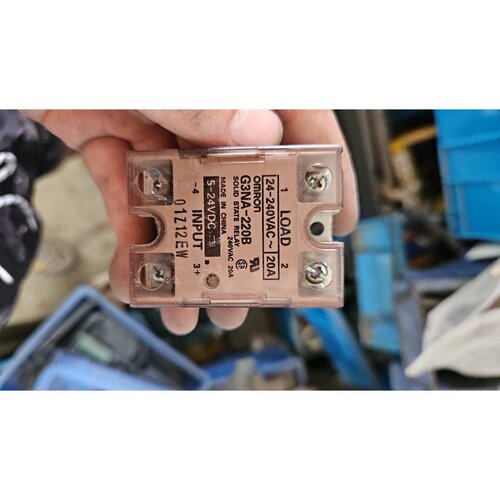 议价G3NA240B固态继电器20A带散热底座维修