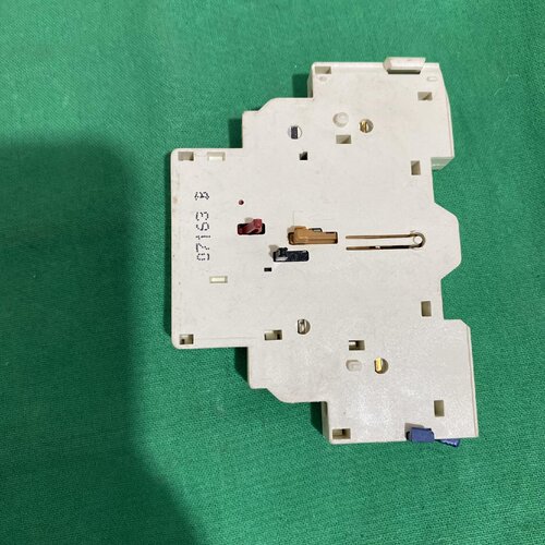 议价施耐德GVAD1010电动机断路器辅助触头电动机断路器故障信号