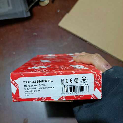 佳乐传感器EC3025NPAPL 接近传感器 光电开关 工业检测
