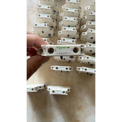 〔议价-可维修〕辅助触头模块 LAD8N11 LAD8N20 二手