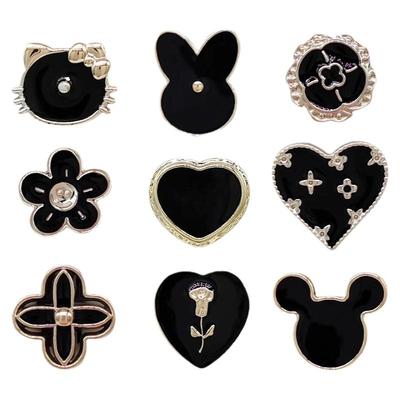 Crocs仿金属黑色系洞洞鞋配饰