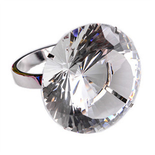 大钻石大戒指创意夸张搞笑情人节表白求婚道具送女友老婆生日礼物