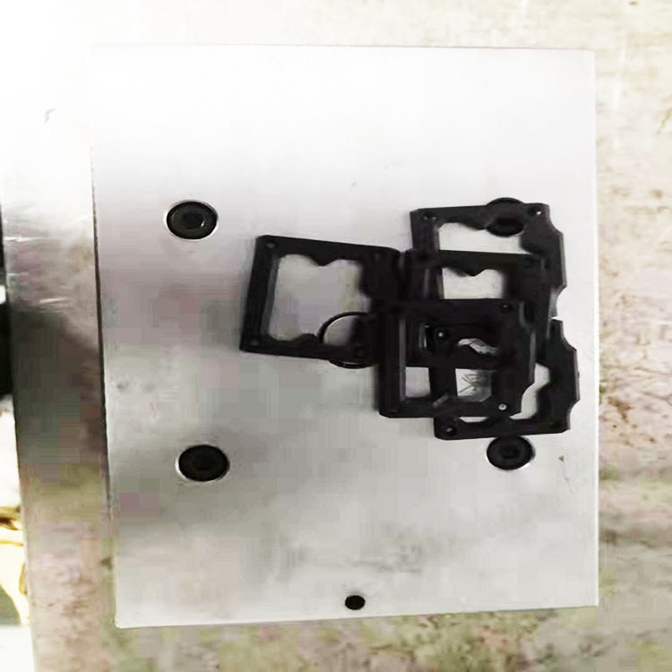 深圳塑胶壳子注塑模具 插头塑胶模具开发 电源线插头模具成型