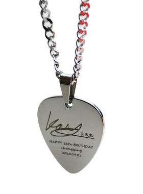 王俊凯16岁生日同款搭配吊坠