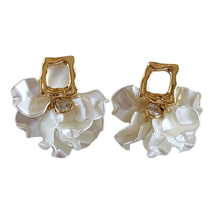 法式白色花瓣耳坠银针耳钉女轻奢高级感气质耳环新款独特花朵耳饰