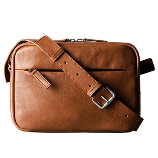 男士胸包高级单肩包通勤斜挎包真皮相机包kikani大容量通勤小背包