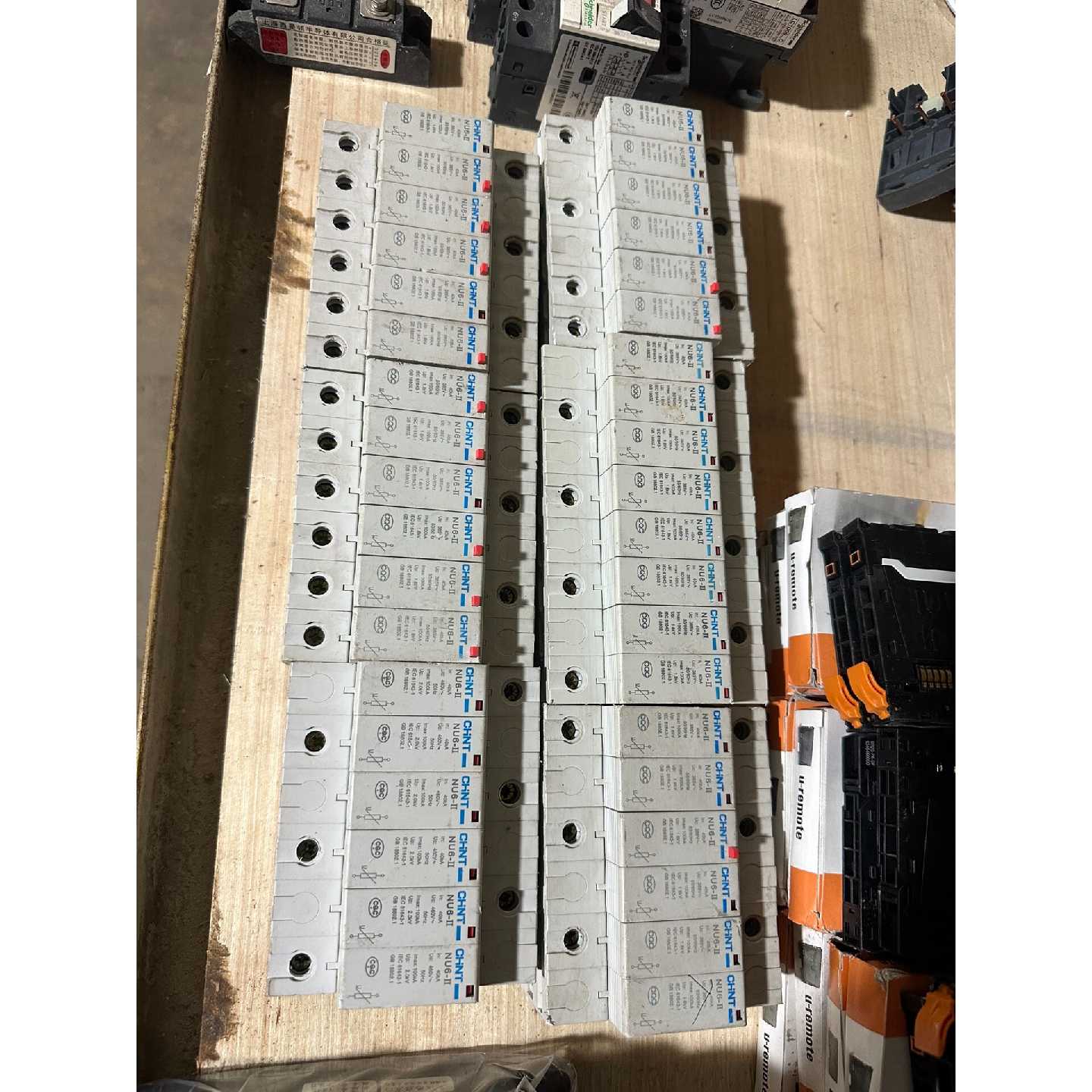 下单前咨询正泰浪涌保护器NU6-II 4P 15KA 385V，拆机件