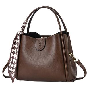 斜挎包女士2026新款大容量休闲百搭小众高级感黑色轻便通勤单肩包