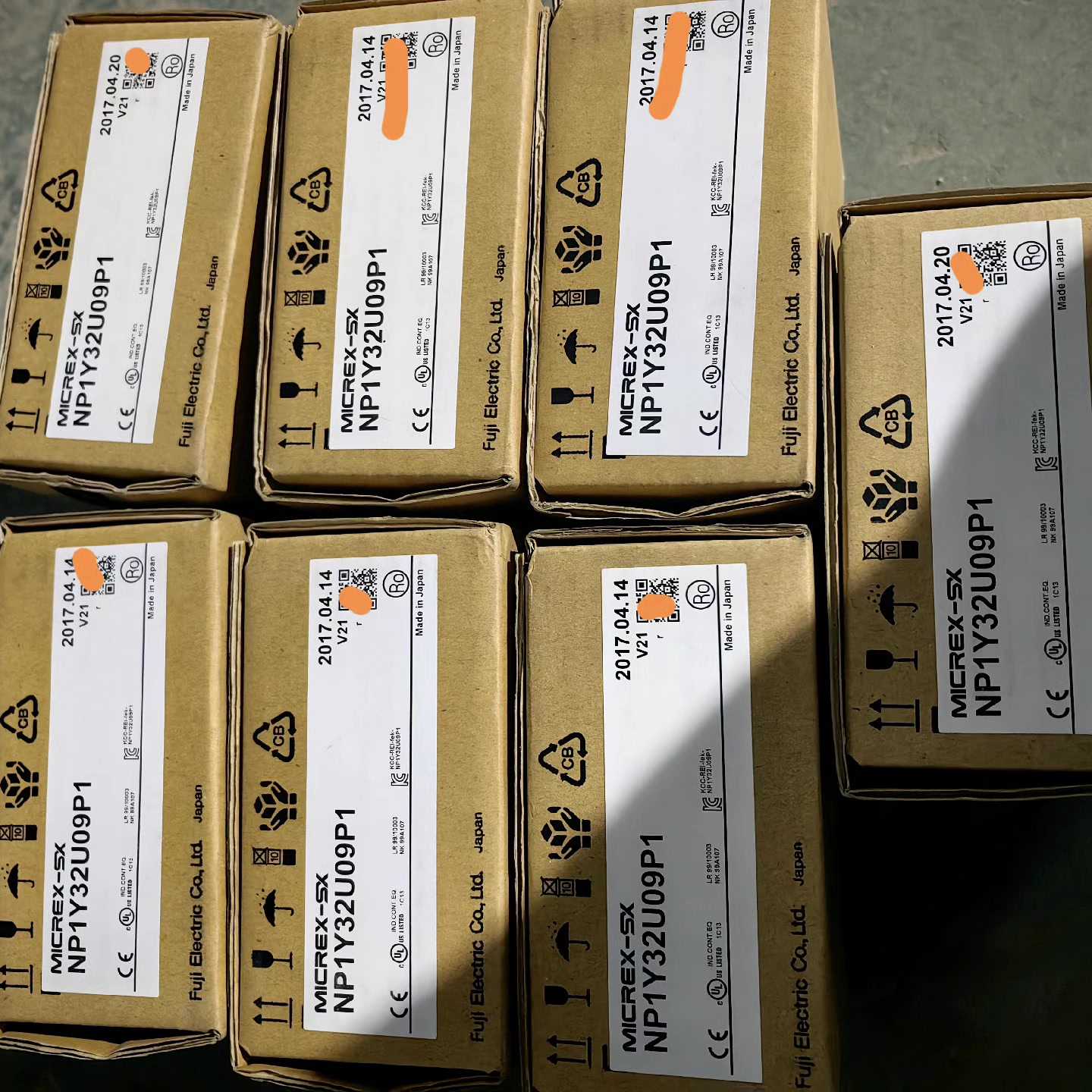 富士PLC模块，NP1Y32U09P1，假一赔十