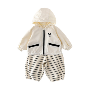 宝宝春装男童套装时髦洋气婴儿衣服春季新款小月龄冲锋衣一整套潮
