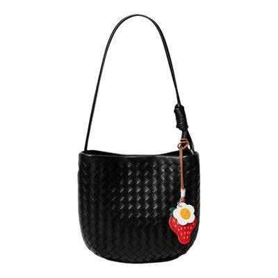 云知手工编织羊皮水桶包通勤斜挎