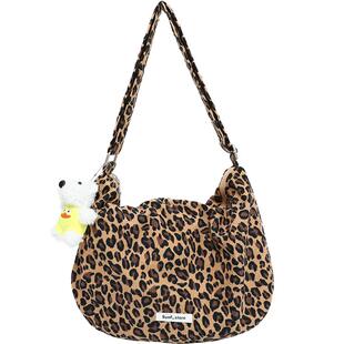 EHOOO豹纹帆布包大容量斜挎包女2025春季包包大学生上课包饺子包