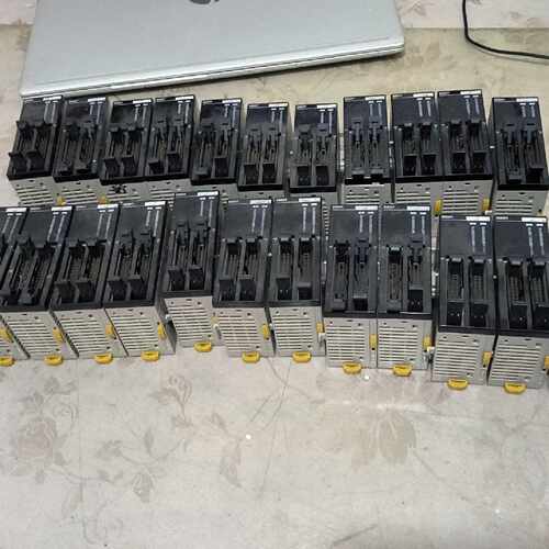 欧姆龙CPM2C-32EDTM实物图，有23个，打包价格20议价