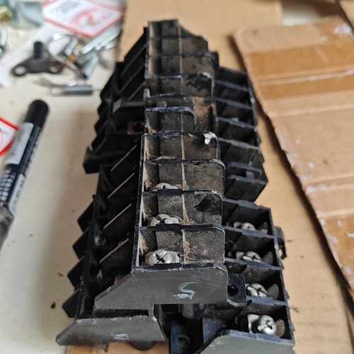 溢价-变频器E1-PP 5.5/7.5KW接线端子排 实物