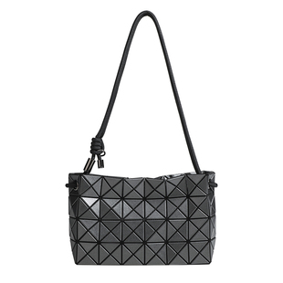 香港バッグ202新款幻彩菱格枕头包抽绳豆腐包斜挎腋下单肩斜挎包