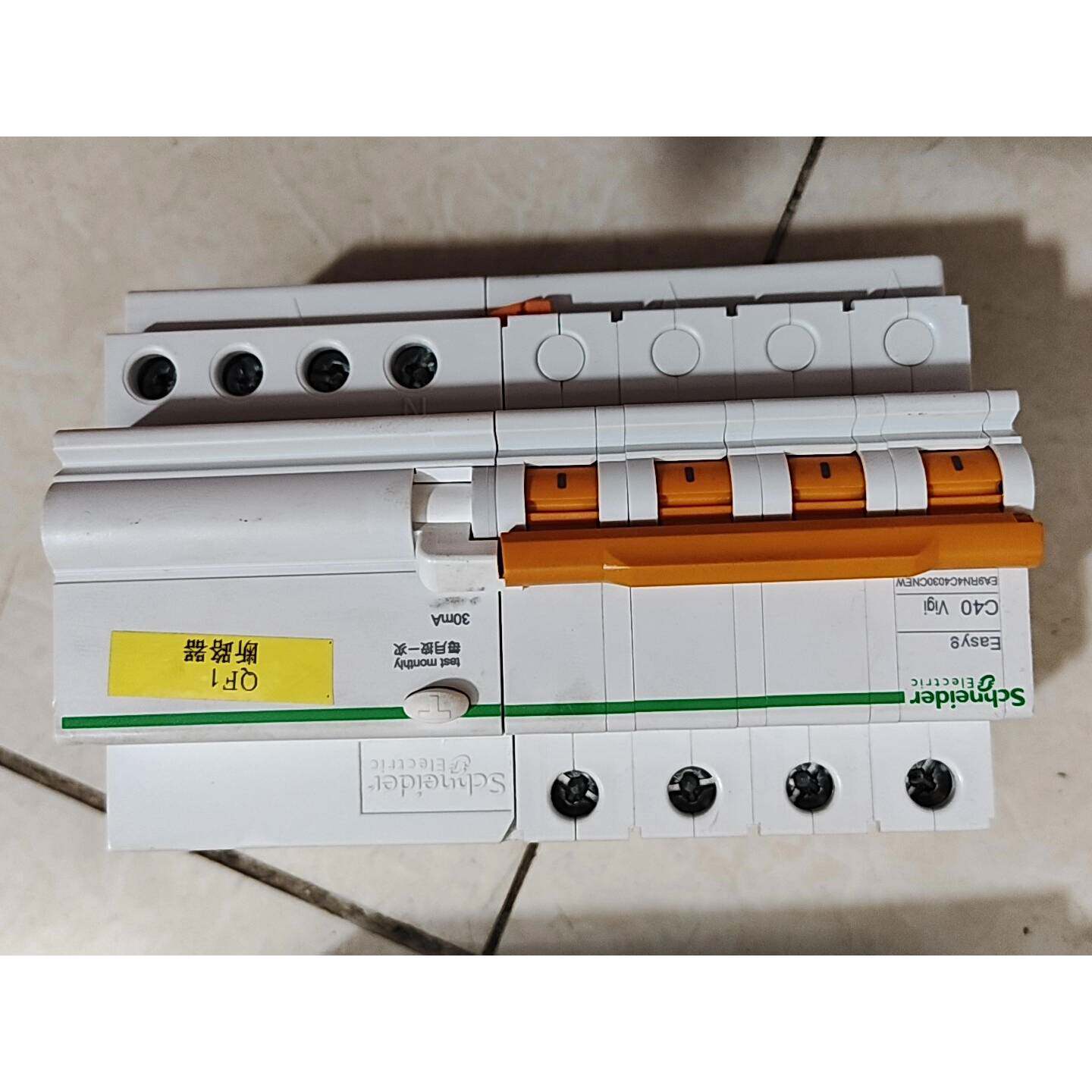 在线议价施耐德EA9漏电保护器断路器，开关，4P C40Vg，带漏电