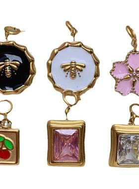 高保色的万能扣吊坠钛钢