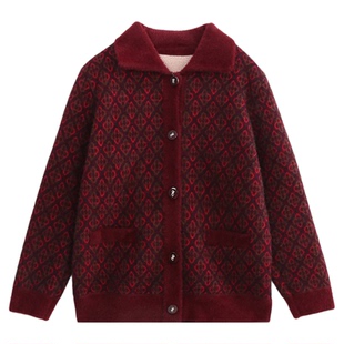 依佈中老年女士冬装新款加绒加厚针织外套妈妈装大码保暖开衫上衣