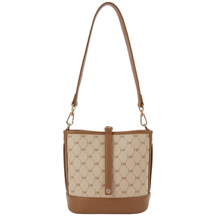 热风包包2026年春季新款女士桶形单肩斜挎包复古时尚通勤单肩包