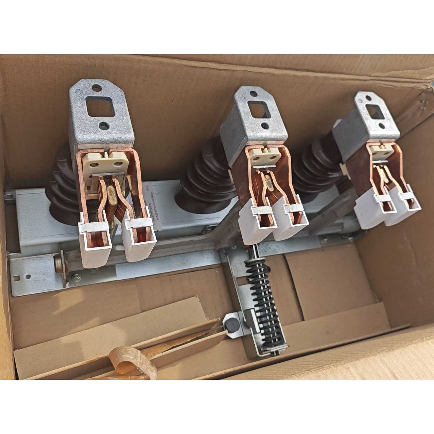 询价下单全新Merlin Gerin断路器，型号PUSE 08200图片