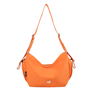 斜挎包女大容量轻便单肩包2025新款休闲通勤挎包男运动慵懒风背包